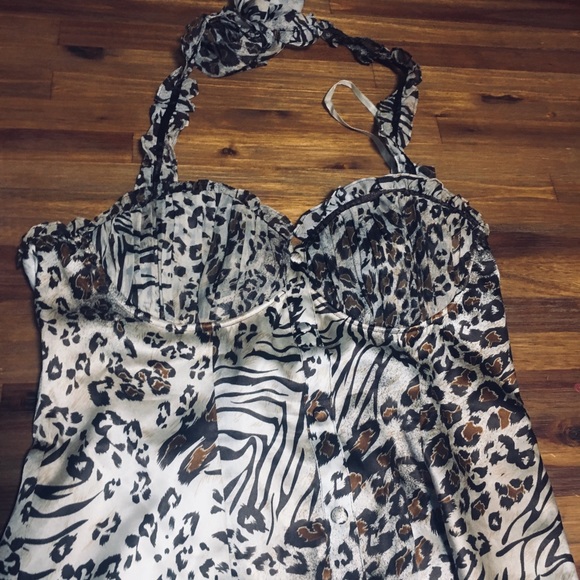 A women’s patterned top - Picture 3 of 6